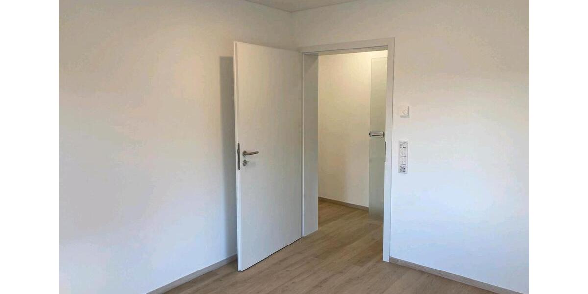 Erdgeschoßwohnung Sulzfeld - 4 Zimmer, 132 m&sup2;, 1.280&euro; | Angebot:26288314