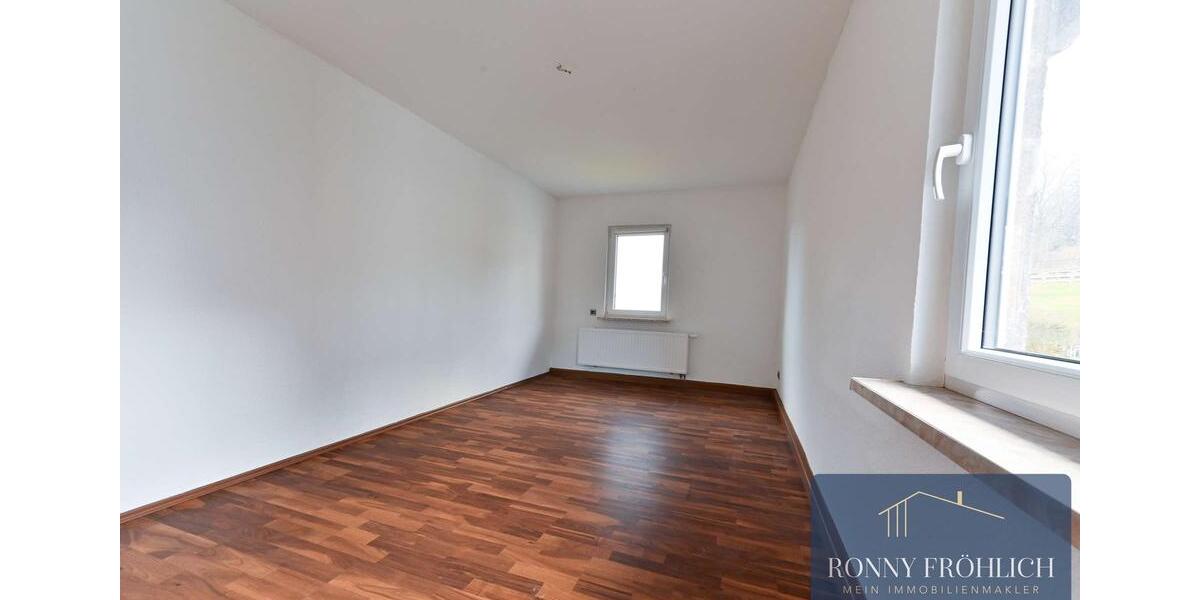 XL 5-Raum-Wohnung in Lauter-Bernsbach mit Einbauküche und viel Platz zu Mieten 5 zimmer