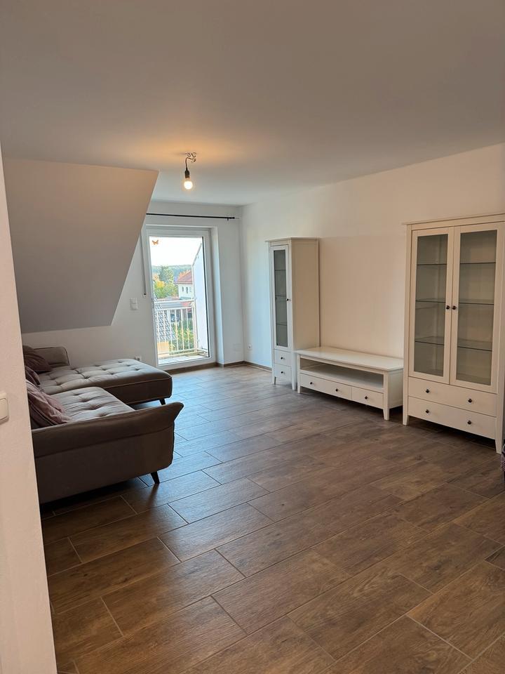 Helle, gepflegte Wohnung mit Balkon & Tiefgarage zimmer