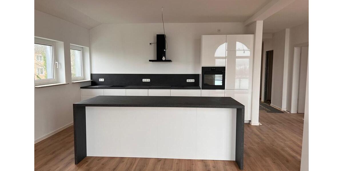 Dachgeschoßwohnung Friedrichsdorf - 4 Zimmer, 140 m&sup2;, 1.900&euro; | Angebot:25268930