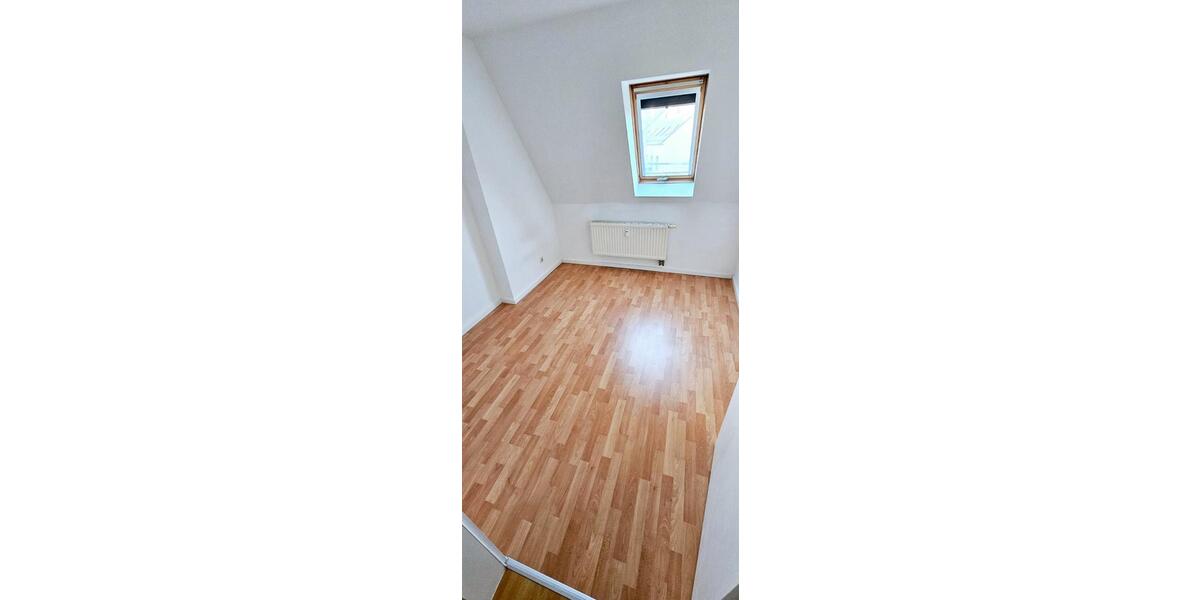Dachgeschoßwohnung Chemnitz Altendorf - 2 Zimmer, 45 m&sup2;, 300&euro; | Angebot:26699059