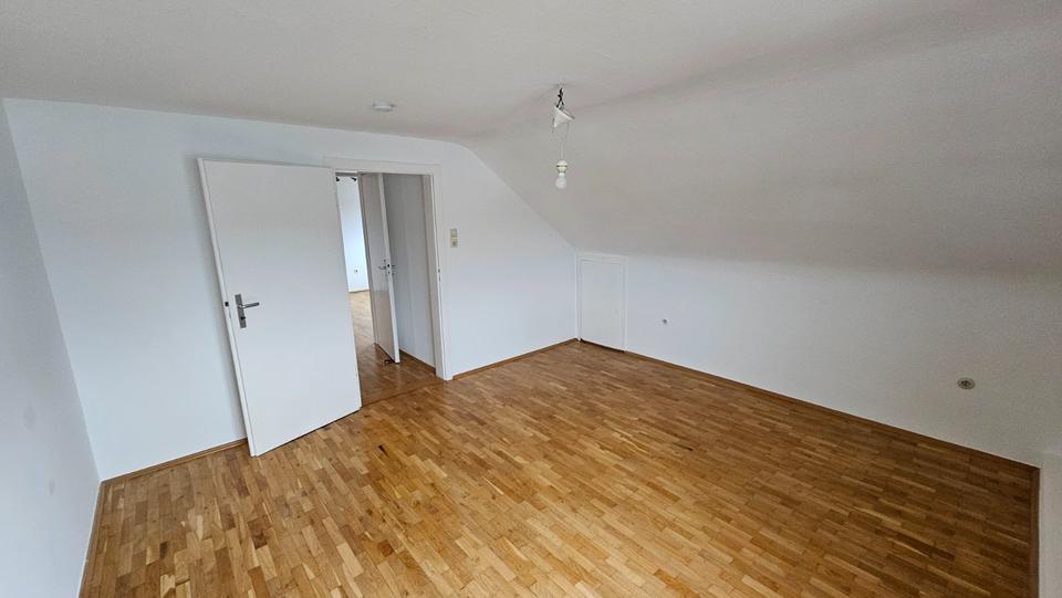 Dachgeschoßwohnung Bad Mergentheim - 3 Zimmer, 81 m&sup2;, 700&euro; | Angebot:23689910