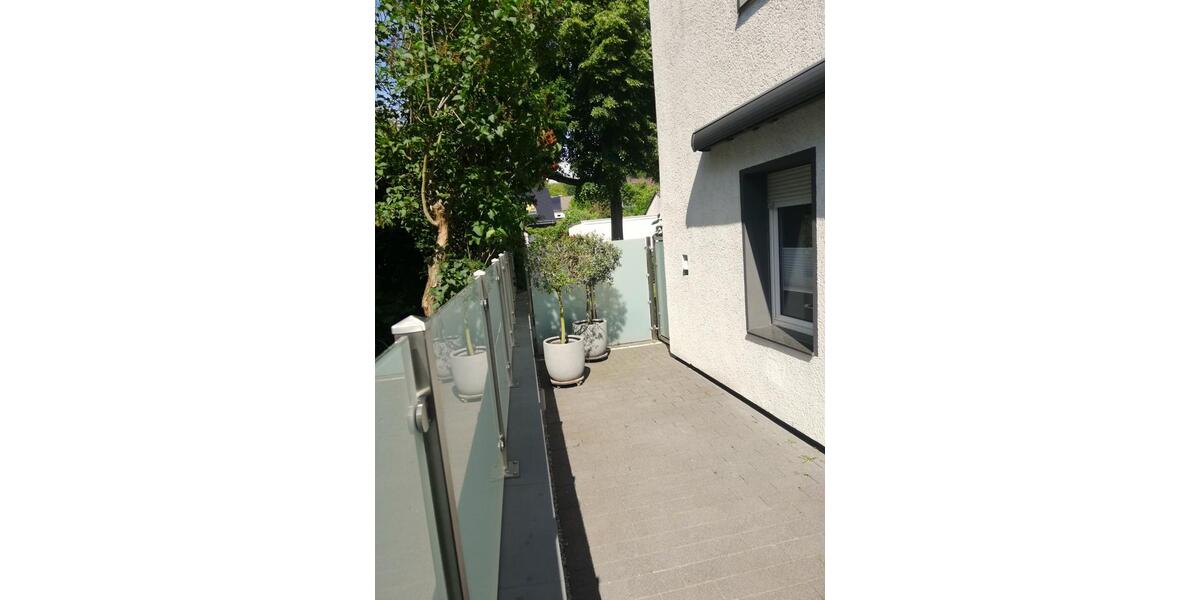 Ratingen-Ost: Schöne, ruhige, voll ausgestattete, möbliert 2 Zim. zimmer