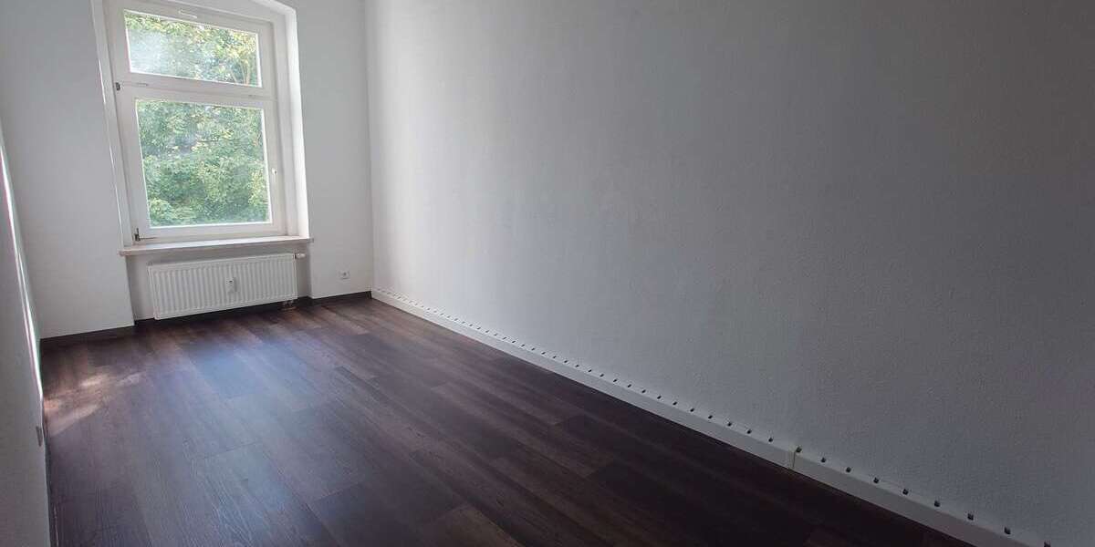 Etagenwohnung Plauen Reißiger Vorstadt - 4 Zimmer, 99 m&sup2;, 450&euro; | Angebot:27212225