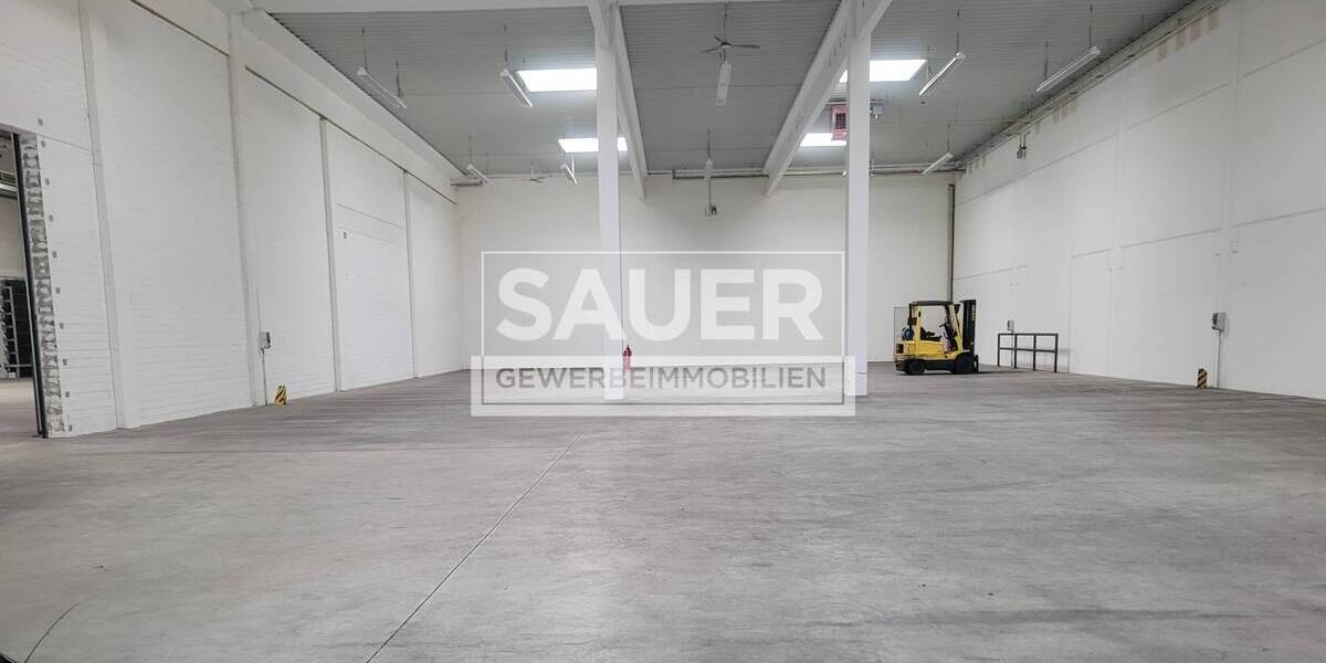 916 m² Rampenlager mit 2 Rampen, inkl. Büroraum + WC *481* zimmer