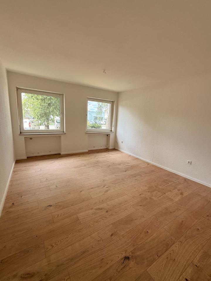 *Helle 4-Zimmer-Wohnung mit Balkon*