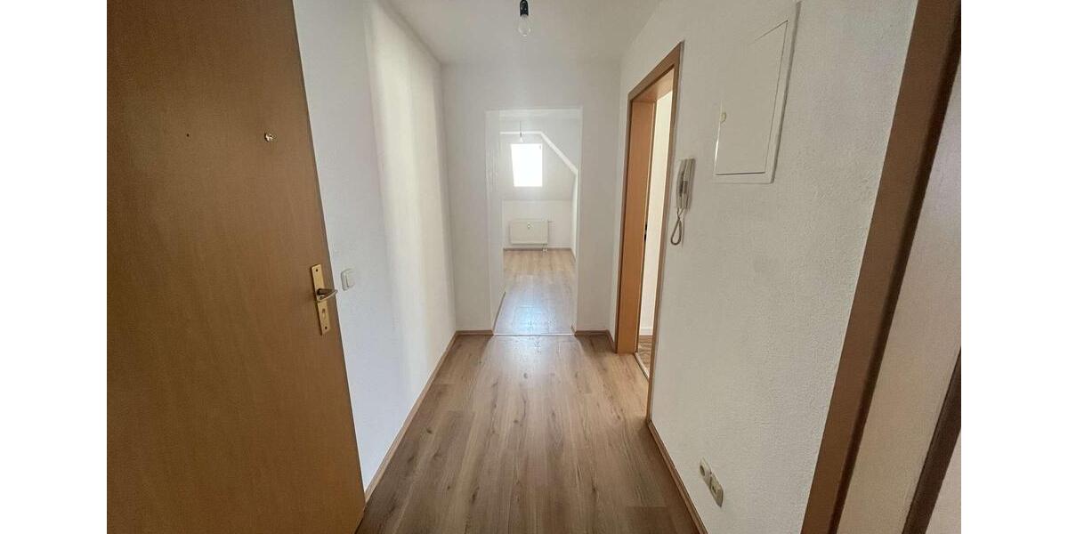 Dachgeschoßwohnung Reichenbach im Vogtland - 4 Zimmer, 77 m&sup2;, 420&euro; | Angebot:26168702