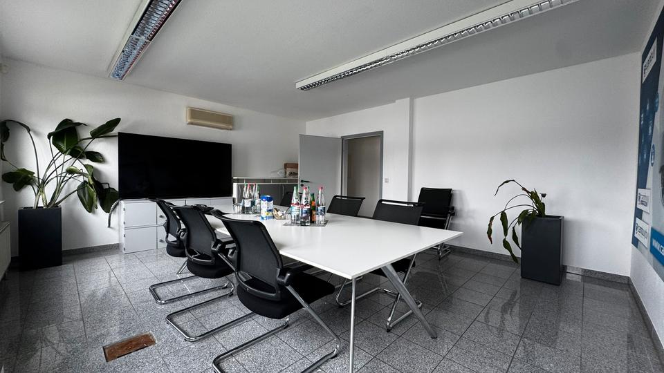 240m² Bürofläche auf einer Büroetage im modernen Bürogebäude, nähe Autobahn im Gewerbegebiet zimmer