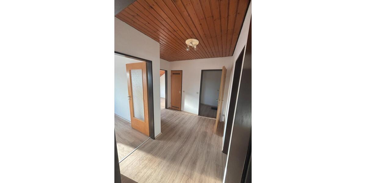 Dachgeschoßwohnung Mönchengladbach Süd - 3 Zimmer, 70 m&sup2;, 630&euro; | Angebot:24548426