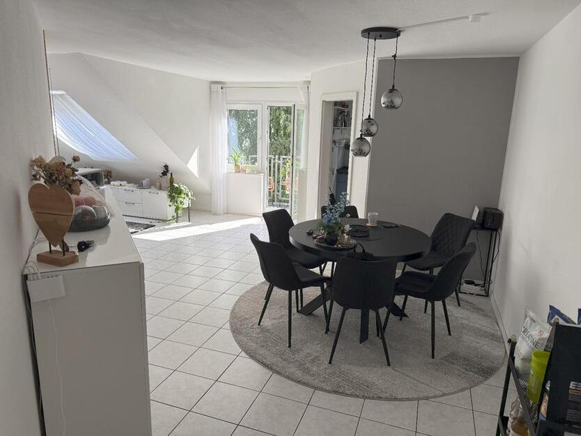 Schicke, helle und ruhige 3-Zimmer-DG-Wohnung mit Balkon