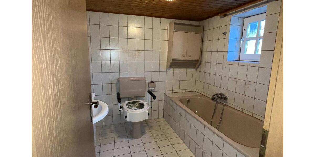 Einfamilienhaus Herleshausen - 10 Zimmer, 270 m&sup2;, 2.000&euro; | Angebot:25964509
