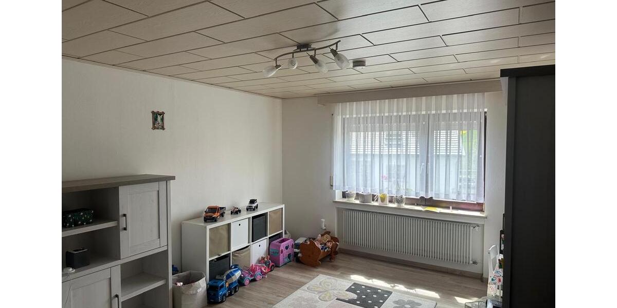 Erdgeschoßwohnung Mellrichstadt - 5 Zimmer, 120 m&sup2;, 950&euro; | Angebot:26502803