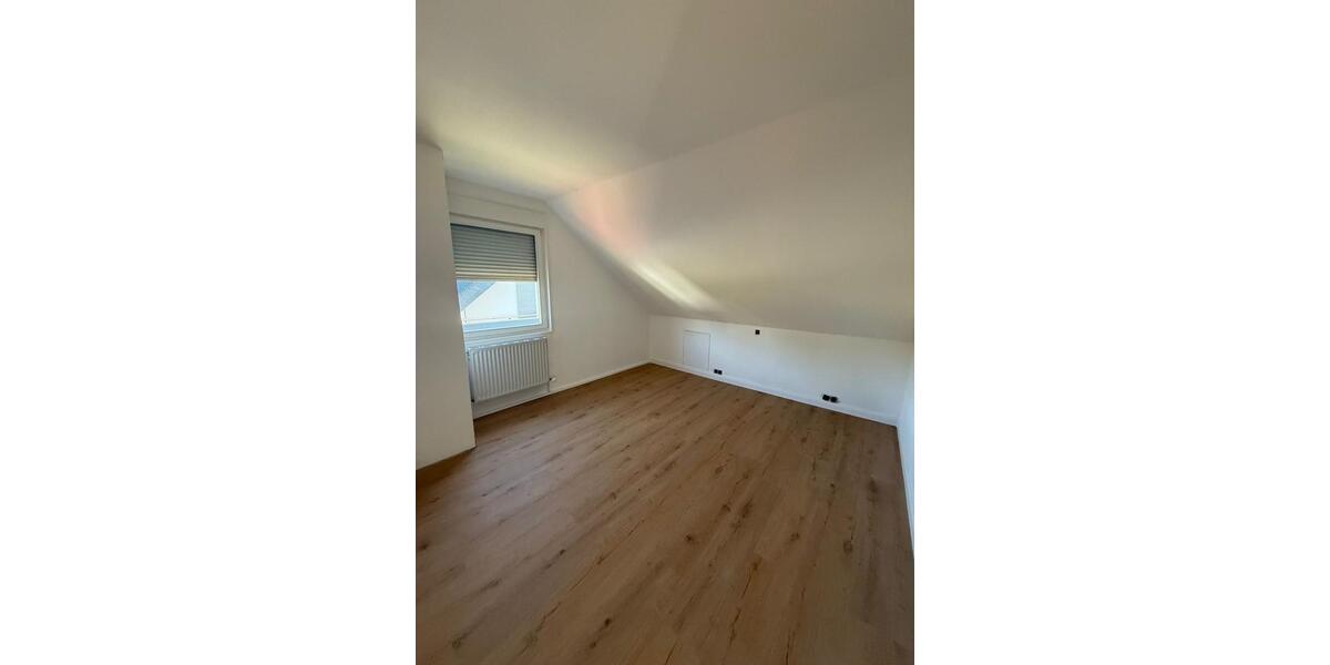 Einfamilienhaus Taunusstein - 5 Zimmer, 148 m&sup2;, 2.350&euro; | Angebot:26482307