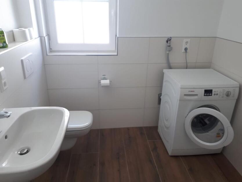 Zentrale Frauen-WG in Rottenburg – saniert & möbliert