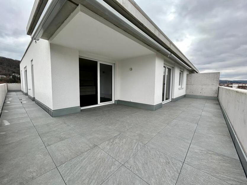 Exklusives Penthouse mit riesiger Dachterrasse | ca. 129 m² mit 3,5 Zimmer, Lift und TG-Stellplatz