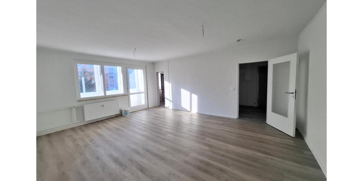 Einzugsbereit: Frisch sanierte 4-RWE mit neuer EBK 4 zimmer