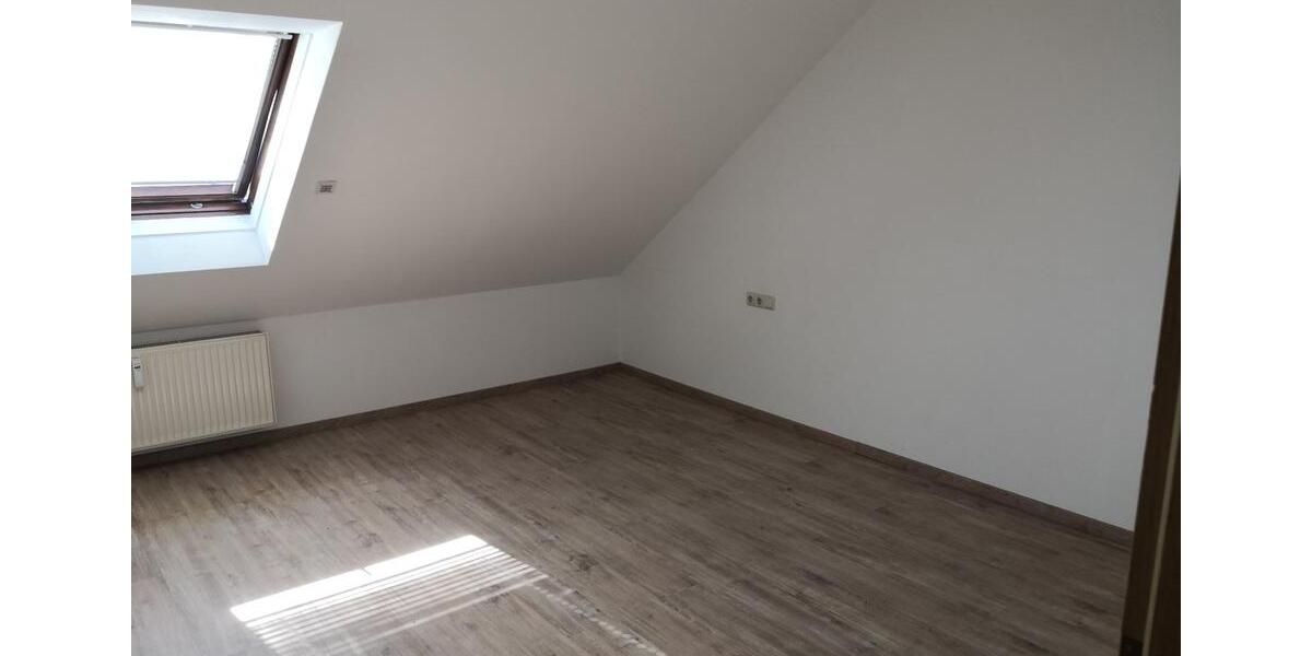 Dachgeschoßwohnung Burgthann - 4.5 Zimmer, 103 m&sup2;, 980&euro; | Angebot:25174904