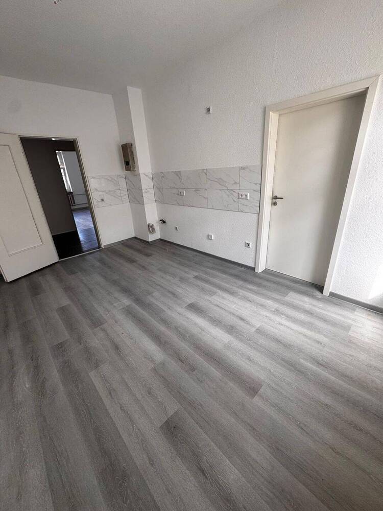 *NEU* RENOVIERTE 3 Zimmer Wohnung 2.OG Rechts in Am Hauptbahnhof