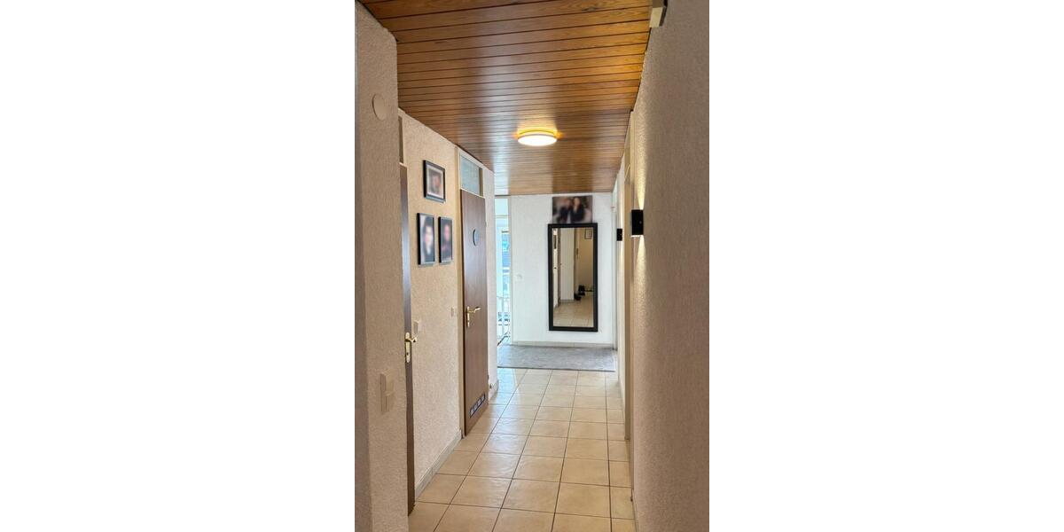 Lichtdurchflutete 4,5-Zimmer-Wohnung mit großzügigem Balkon und Einzelgarage 4.5 zimmer