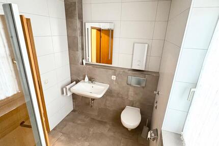 Gepflegte Wohnung mit schönem Balkon und Carport 2 zimmer