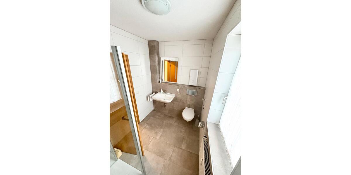 Gepflegte Wohnung mit schönem Balkon und Carport 2 zimmer