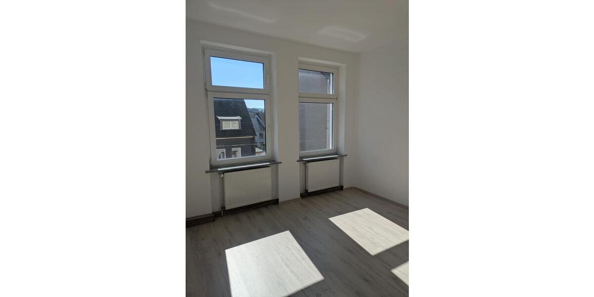 Helle, renovierte 3,5 Zimmer in einem ruhigen MFH 3 zimmer