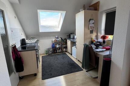 Helle 2-Zimmer DG-Wohnung mit Balkon