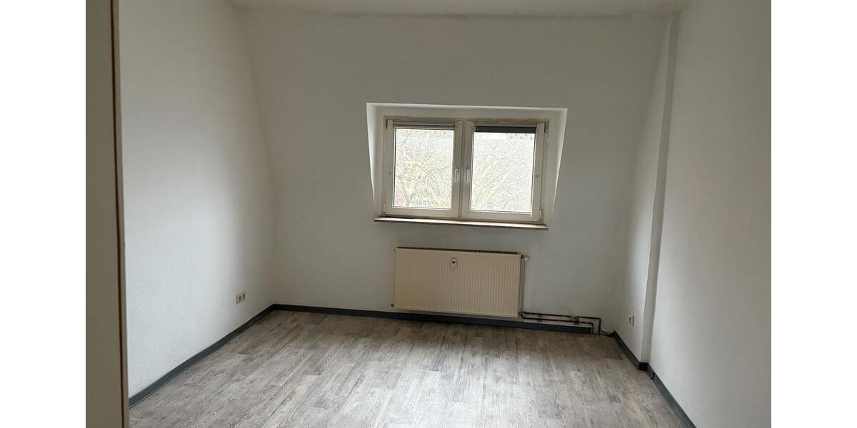 Dachgeschoßwohnung Duisburg Duisburg-Mitte - 3 Zimmer, 90 m&sup2;, 1.100&euro; | Angebot:24963310