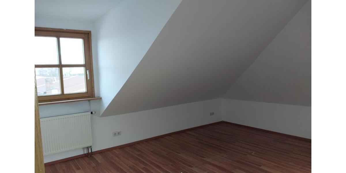 Dachgeschoßwohnung Arnstorf - 2 Zimmer, 40 m&sup2;, 400&euro; | Angebot:26347025