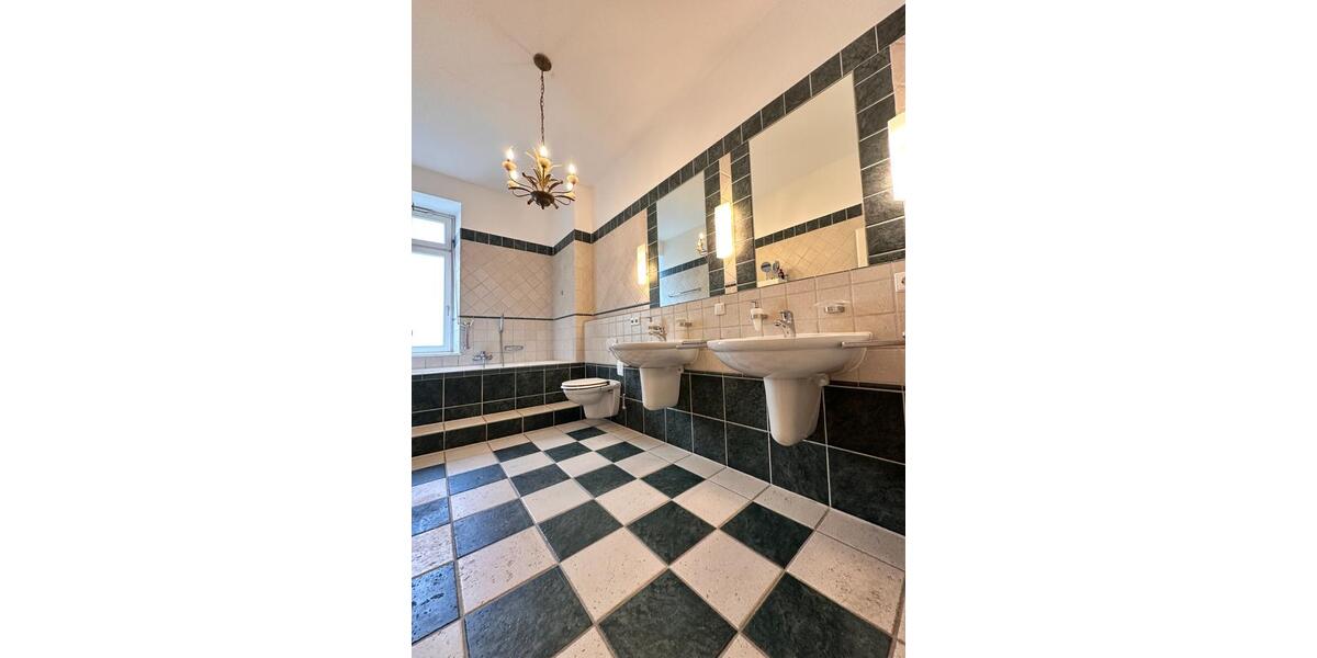 Erdgeschoßwohnung Scheer - 4 Zimmer, 142 m&sup2;, 1.350&euro; | Angebot:24841695