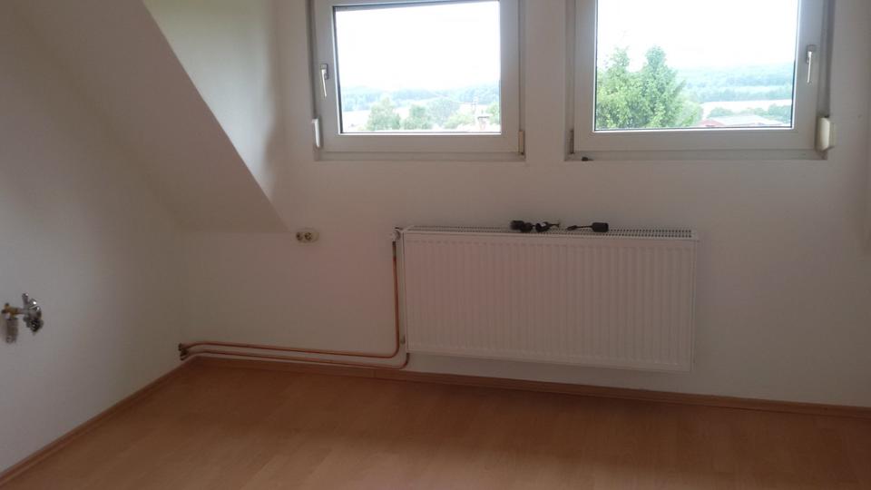 Dachgeschoßwohnung Dickenschied - 4 Zimmer, 100 m&sup2;, 600&euro; | Angebot:23612470