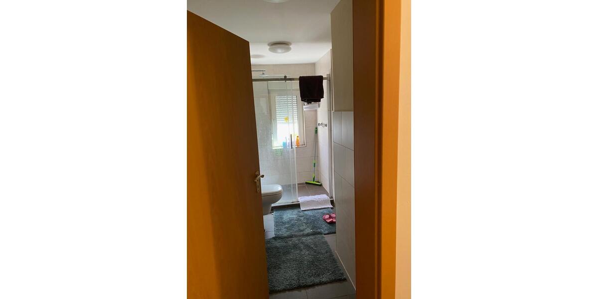 Geräumige 3,5-Zimmer-Wohnung mit Balkon, EK & Garage zu vermieten 2 zimmer