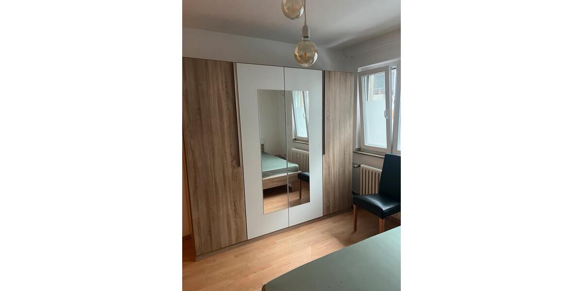 Sehr schöne 40qm Wohnung mit Balkon voll möbiliert Internet inkl 1 zimmer