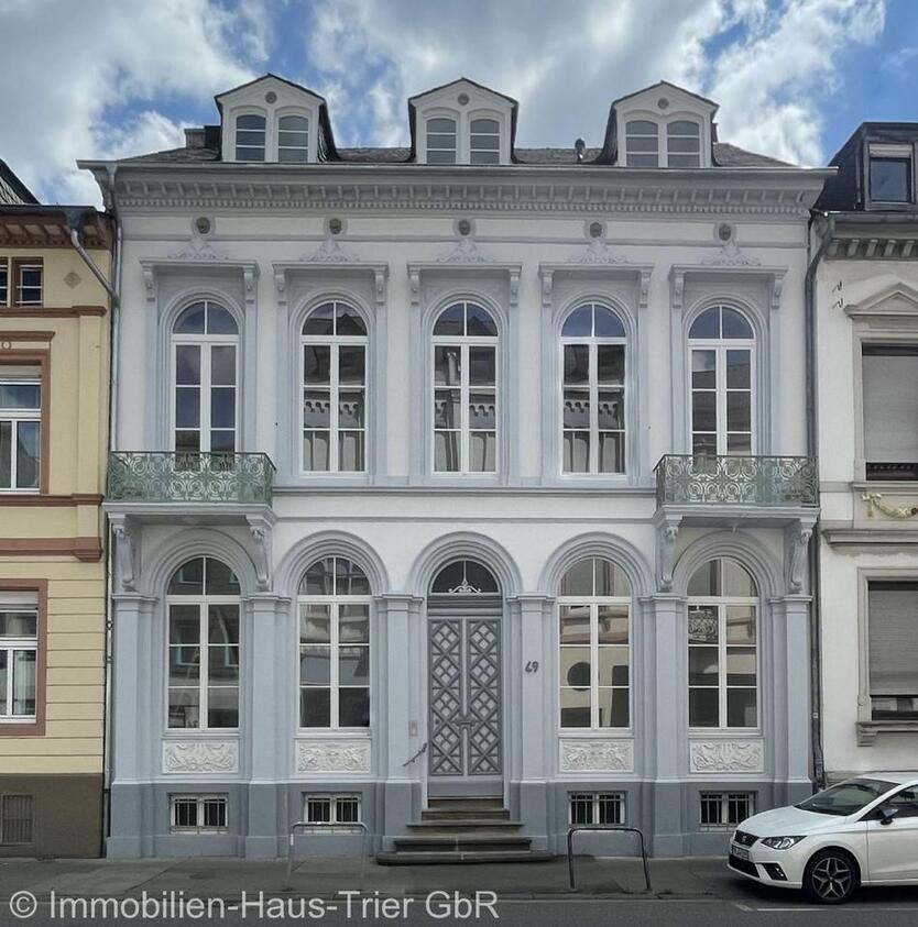 Schicke 2 Zimmer Altbauwohnung mit französischem Balkon zimmer