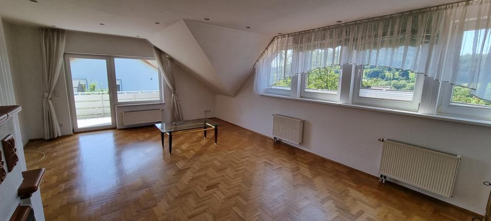 Dachgeschoßwohnung Melsungen - 3 Zimmer, 100 m&sup2;, 860&euro; | Angebot:24749223