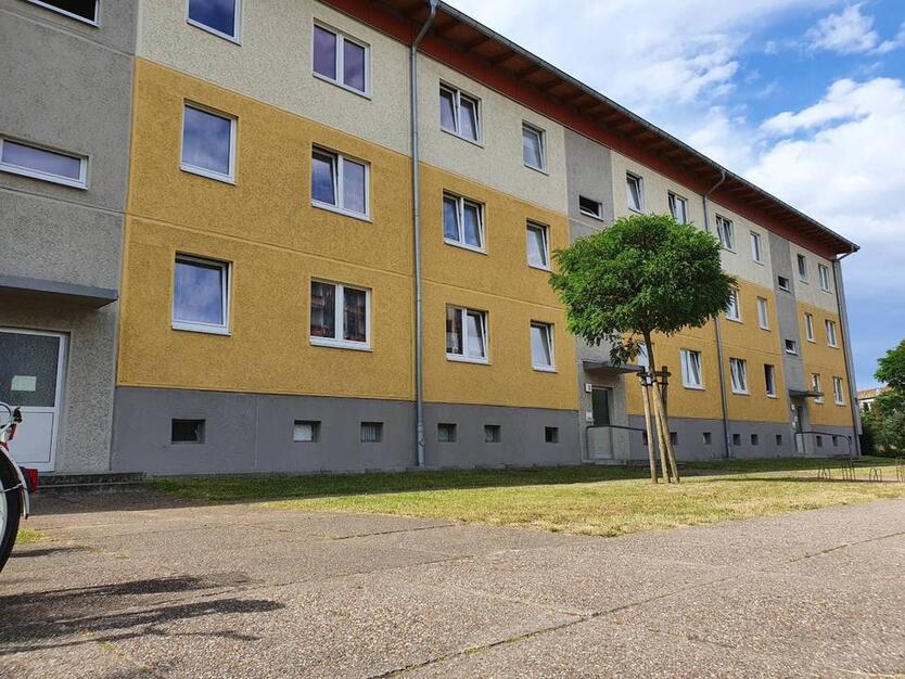 Rollstuhlgerechte große 2 Raum Wohnung mit Terrasse komplett saniert!
