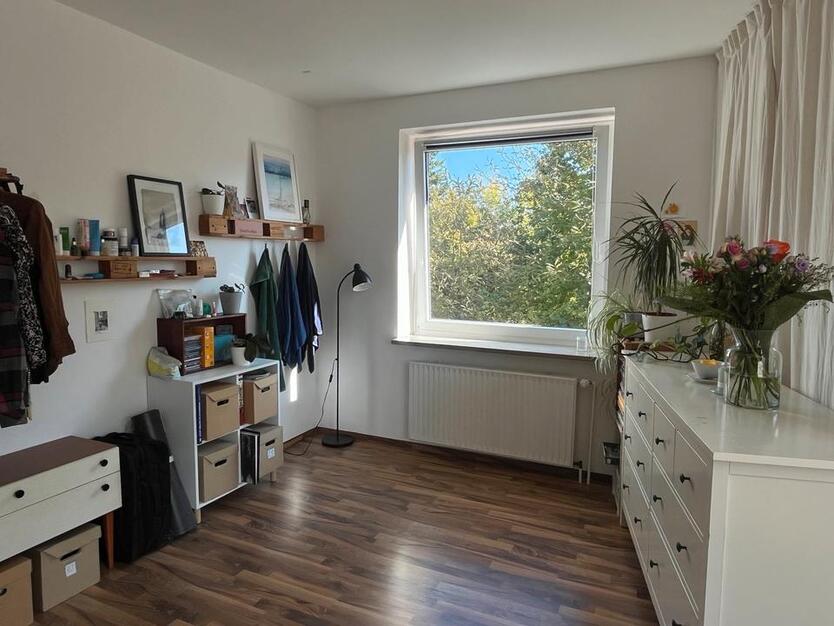 Großes Zimmer in WG mit Garten zimmer