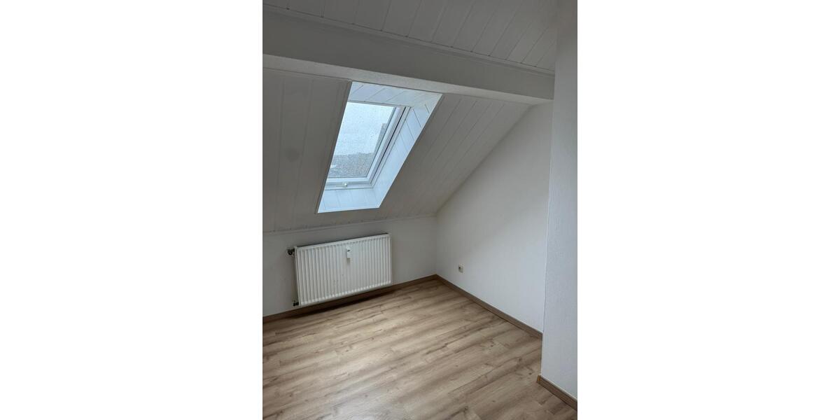 Dachgeschoßwohnung Weißenfels - 3 Zimmer, 74 m&sup2;, 518&euro; | Angebot:25999383