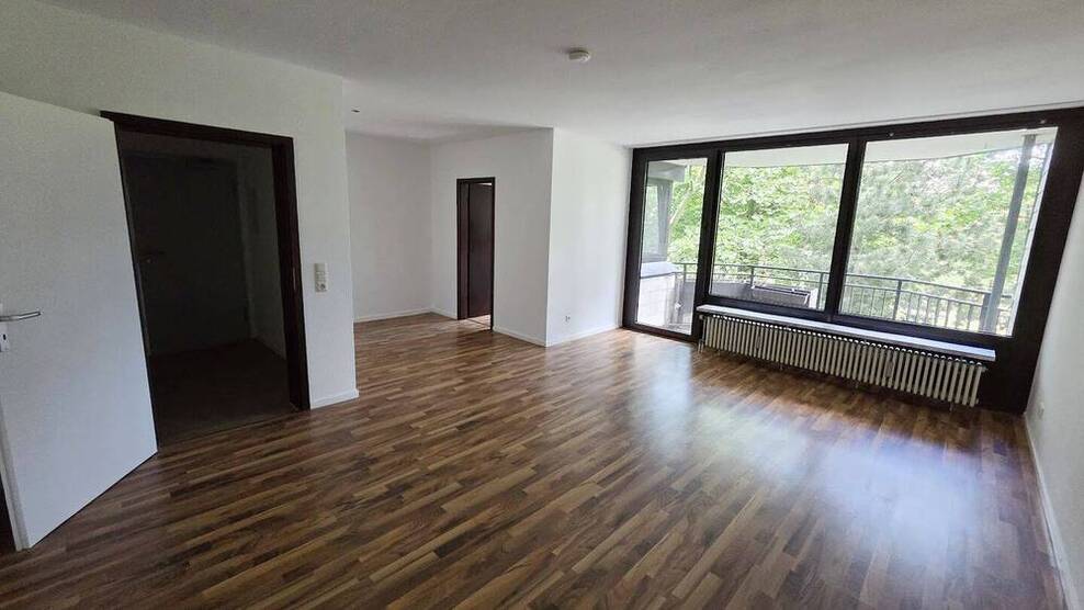 Familien-Zuhause in angenehmer Größe, 3 Zimmer mit Balkon, Laminat, Wannenbad, Gäste-WC, Aufzug