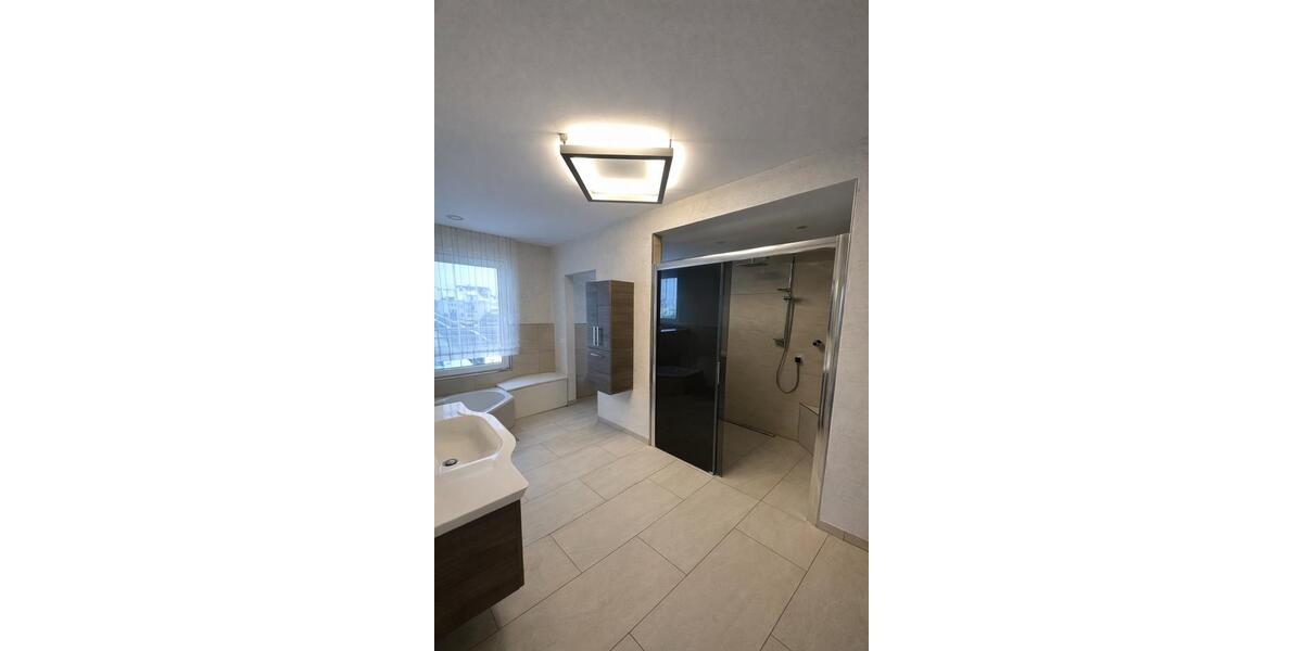 Einfamilienhaus Detmold - 3 Zimmer, 142 m&sup2;, 1.500&euro; | Angebot:25644448