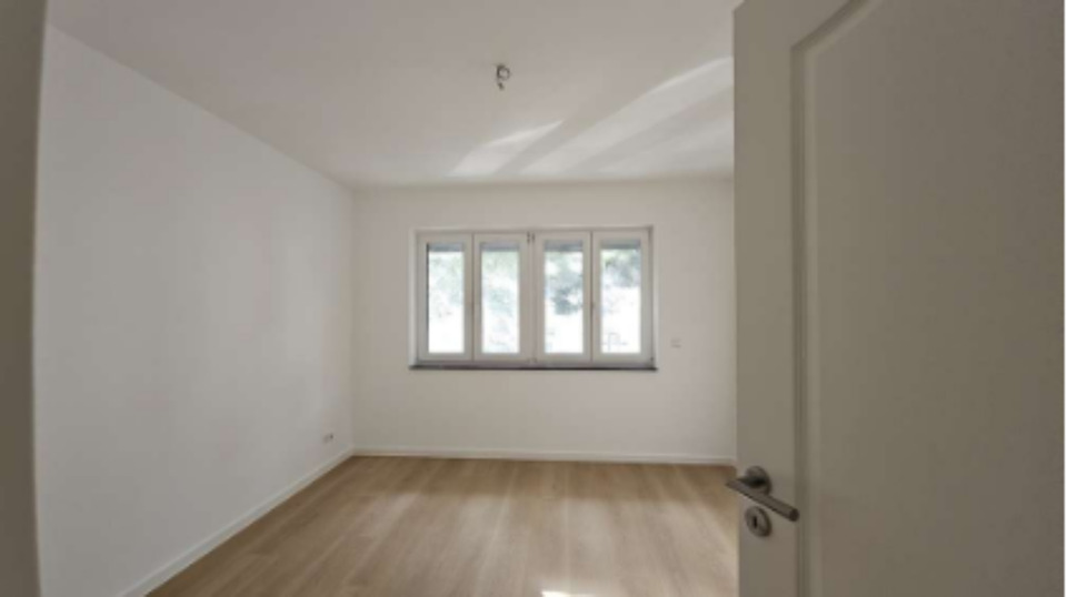 Kernsaniert: Geschmackvolle 3-Raum-Wohnung mit EBK und Balkon