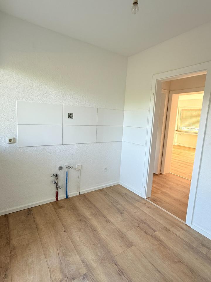 *Helle 4-Zimmer-Wohnung mit Balkon*