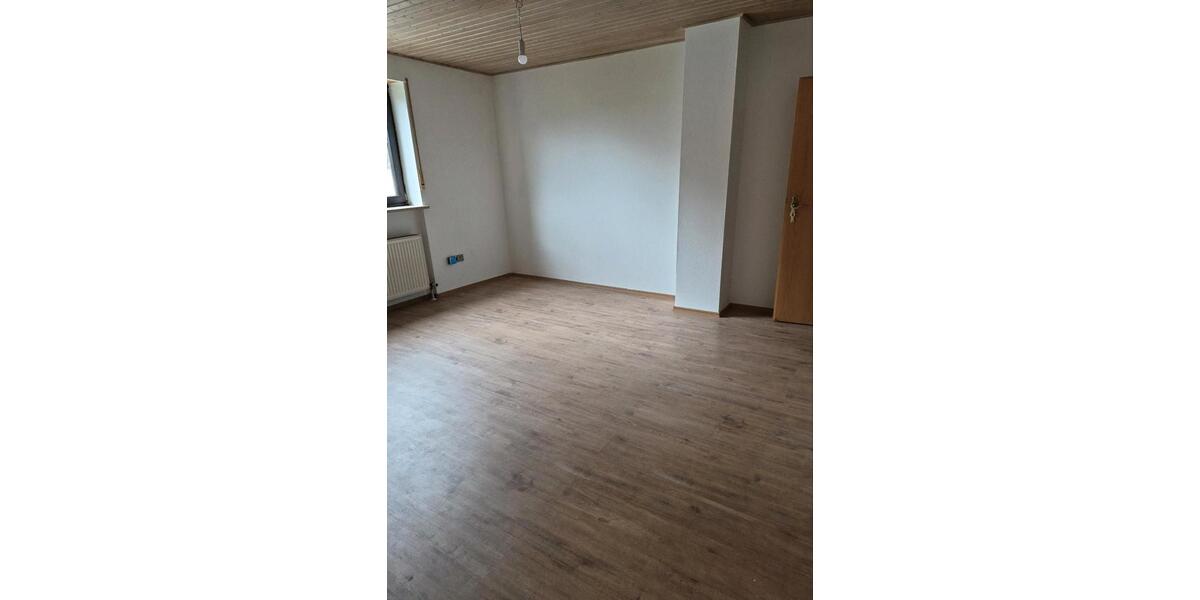 Dachgeschoßwohnung Schmidgaden - 4 Zimmer, 120 m&sup2;, 1.100&euro; | Angebot:26200829