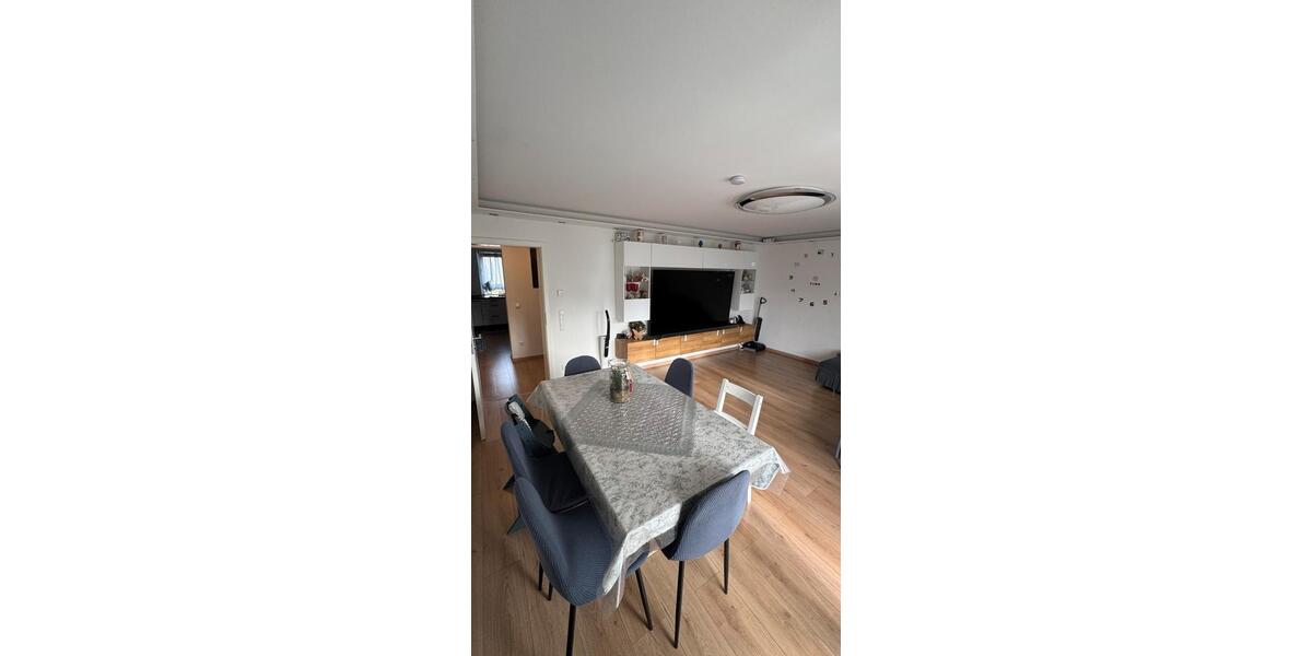 Etagenwohnung Böblingen - 4 Zimmer, 100 m&sup2;, 2.200&euro; | Angebot:24677436