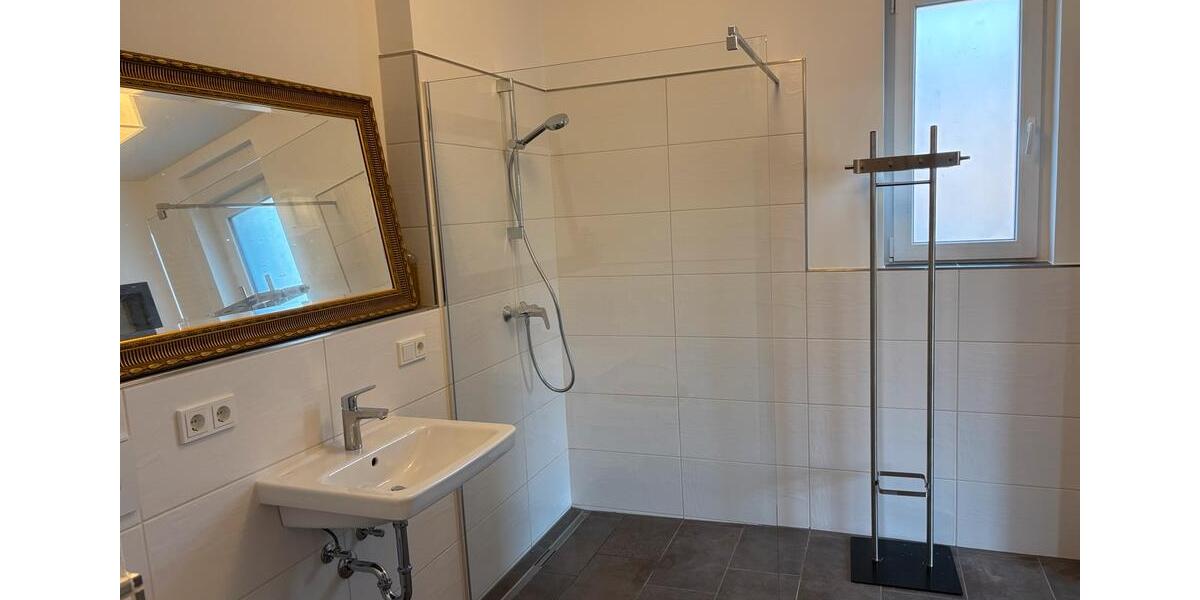 Außergewöhnliche Wohnung, barrierefrei,zu vermieten, vollmöbliert 2 zimmer