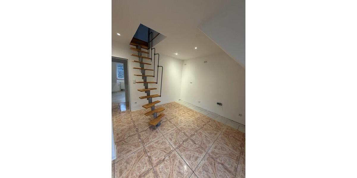 Dachgeschoßwohnung Gummersbach Berstig Süd - 4 Zimmer, 92 m&sup2;, 850&euro; | Angebot:25170758