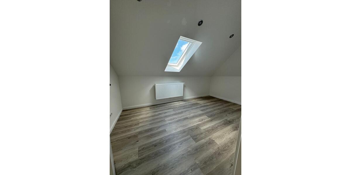 Neuwertige 4 Zimmer Dachgeschosswohnung 4 zimmer