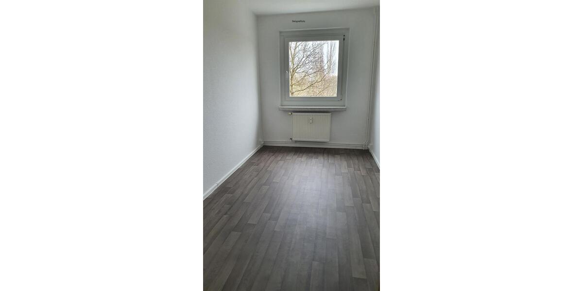 Etagenwohnung Glauchau - 4 Zimmer, 67 m&sup2;, 440&euro; | Angebot:25591473