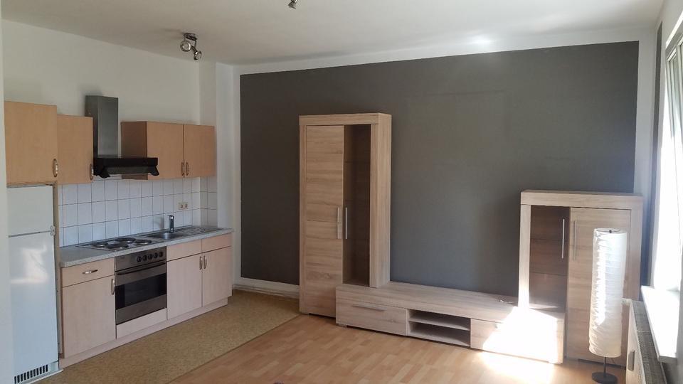 Tolle Wohnung, 2 Zimmer, möbliert mit Küche, Wintergarten, Keller