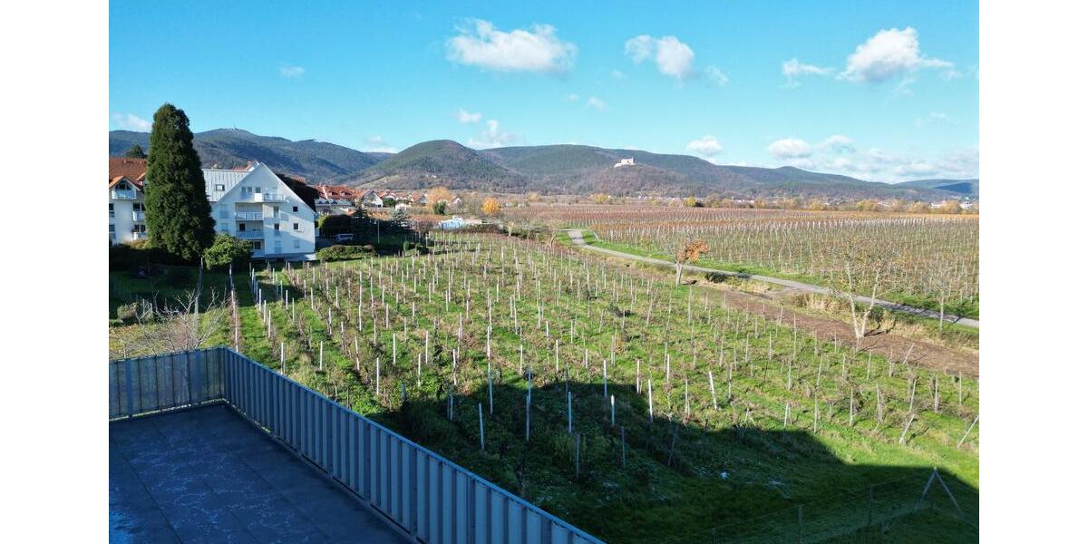 Dachgeschoßwohnung Maikammer - 4 Zimmer, 148 m&sup2;, 2.300&euro; | Angebot:23705502